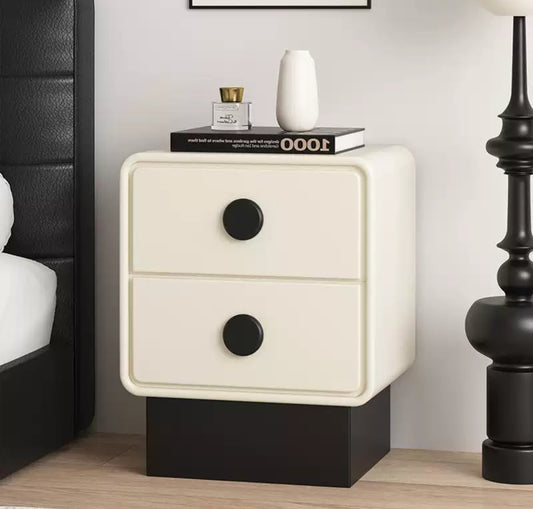 トゥーツィ ベッドサイドテーブル