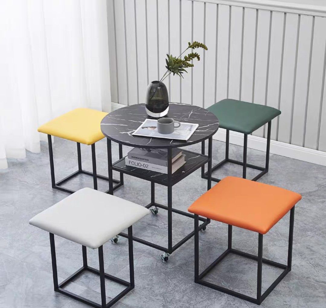 AuSvo Side Table with chairs