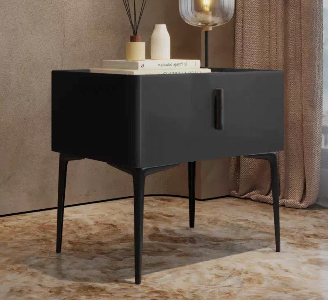 CyZa Bedside Table
