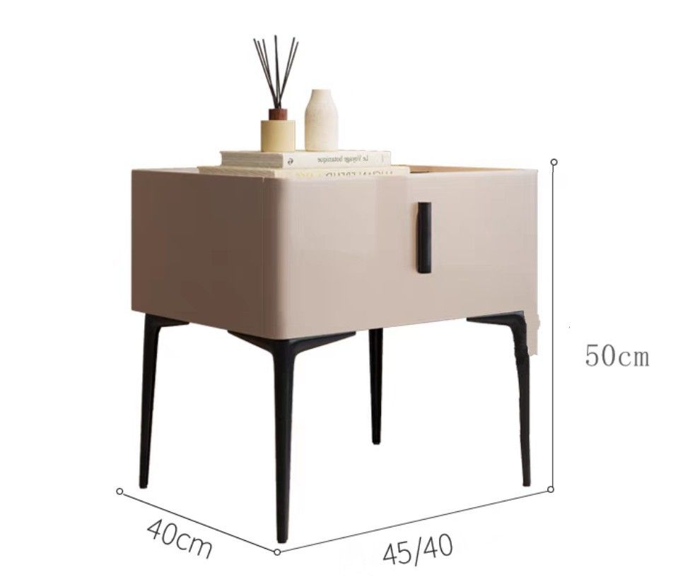 CyZa Bedside Table