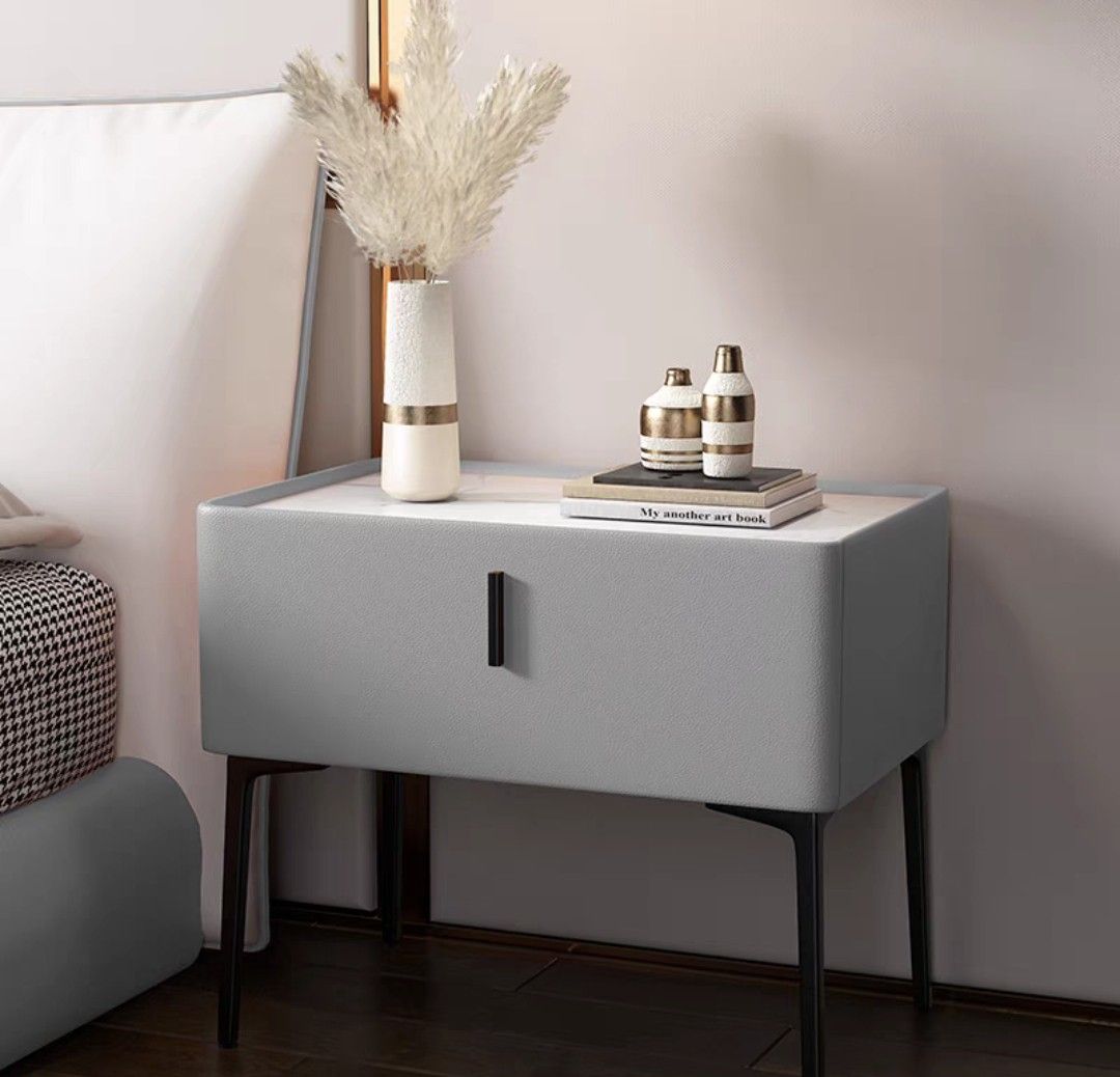 CyZa Bedside Table