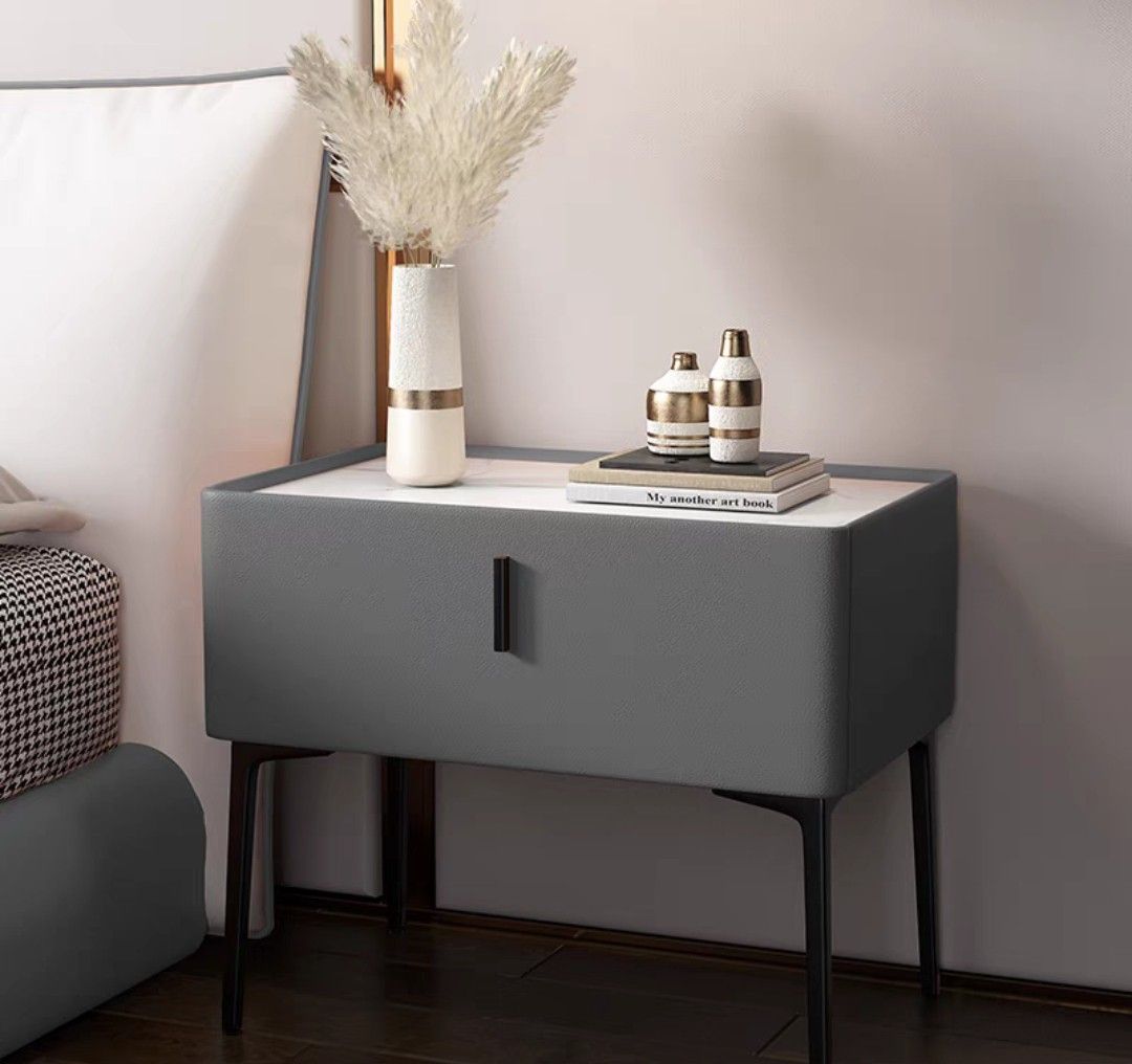CyZa Bedside Table