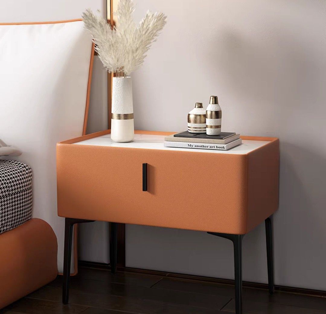 CyZa Bedside Table