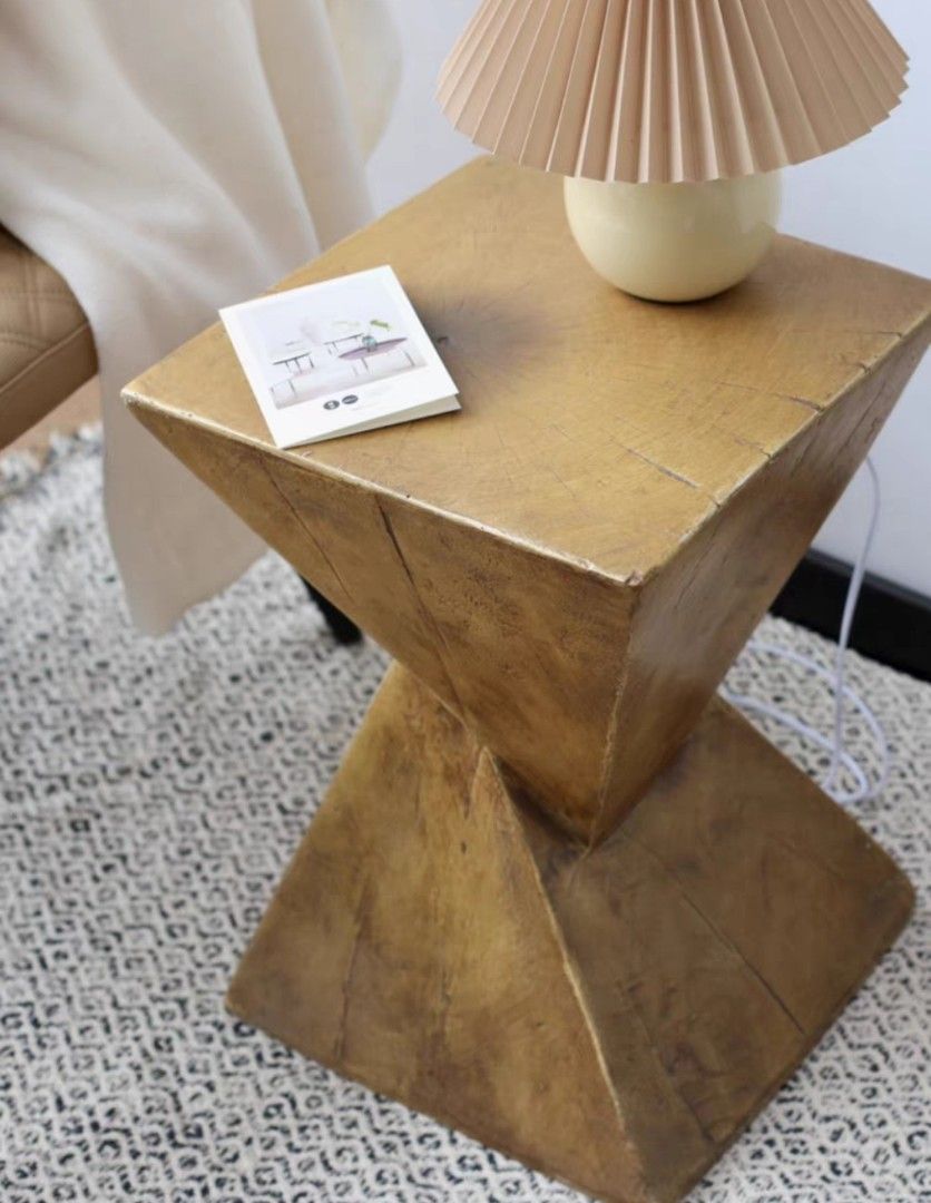 HilDa Side Table
