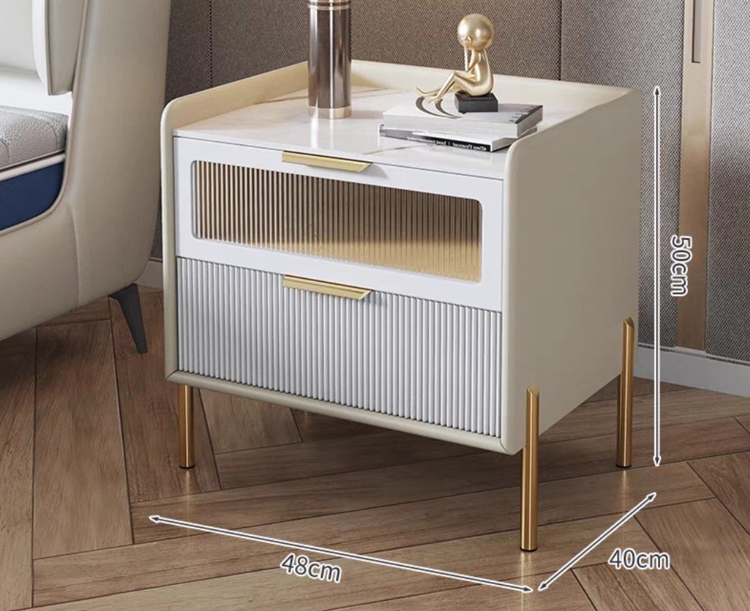 NilaV ベッドサイドテーブル