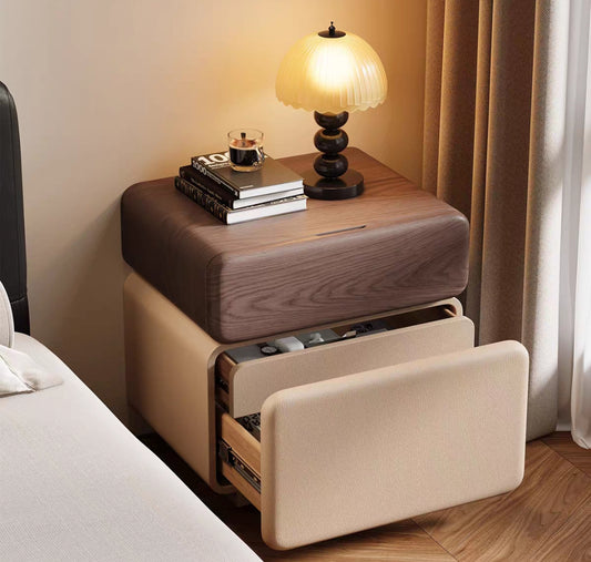 Lyn ベッドサイドテーブル