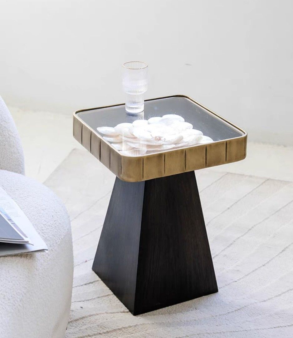 SheLline Side Table