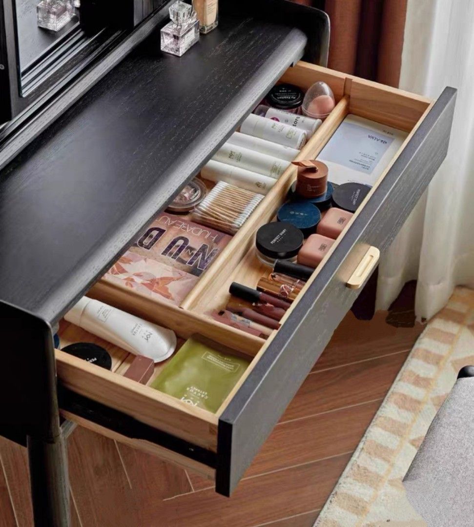 AxY Dressing Table