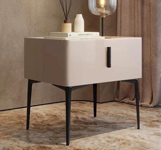 CyZa Bedside Table