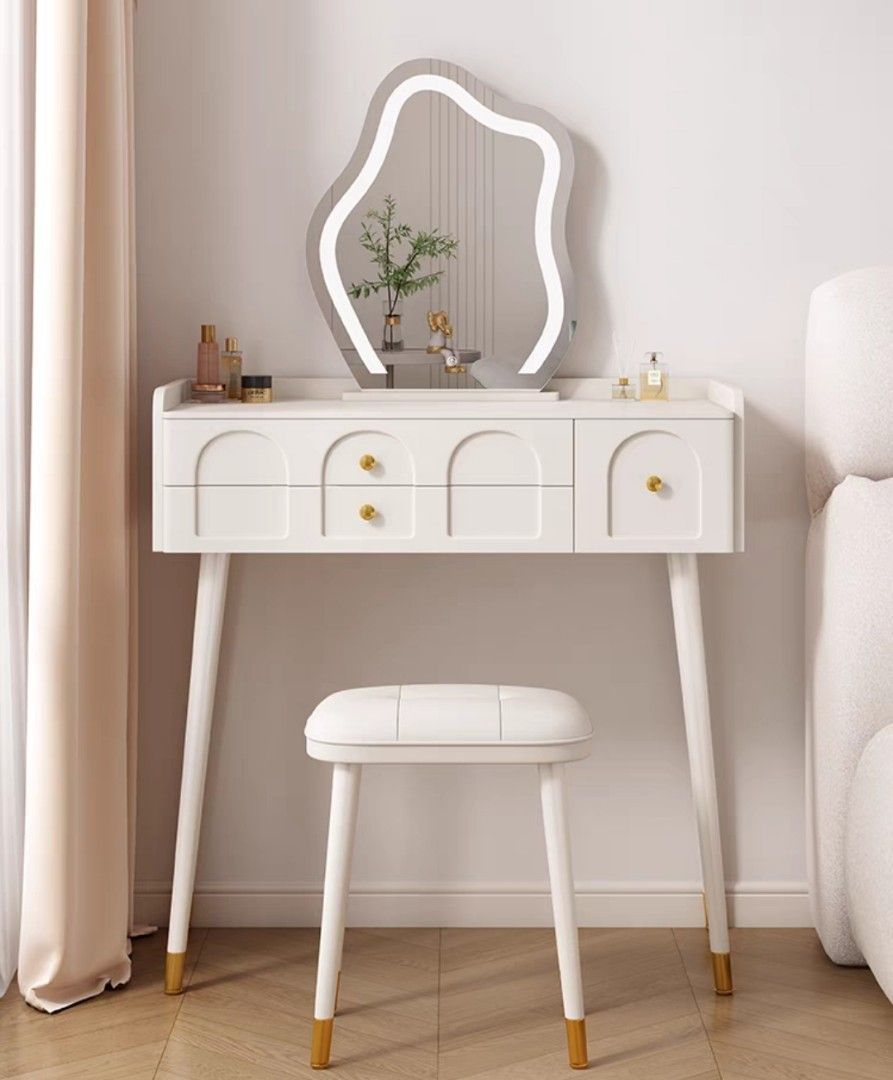 DesTiNy Vanity Dressing Table