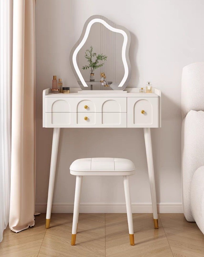 DesTiNy Vanity Dressing Table