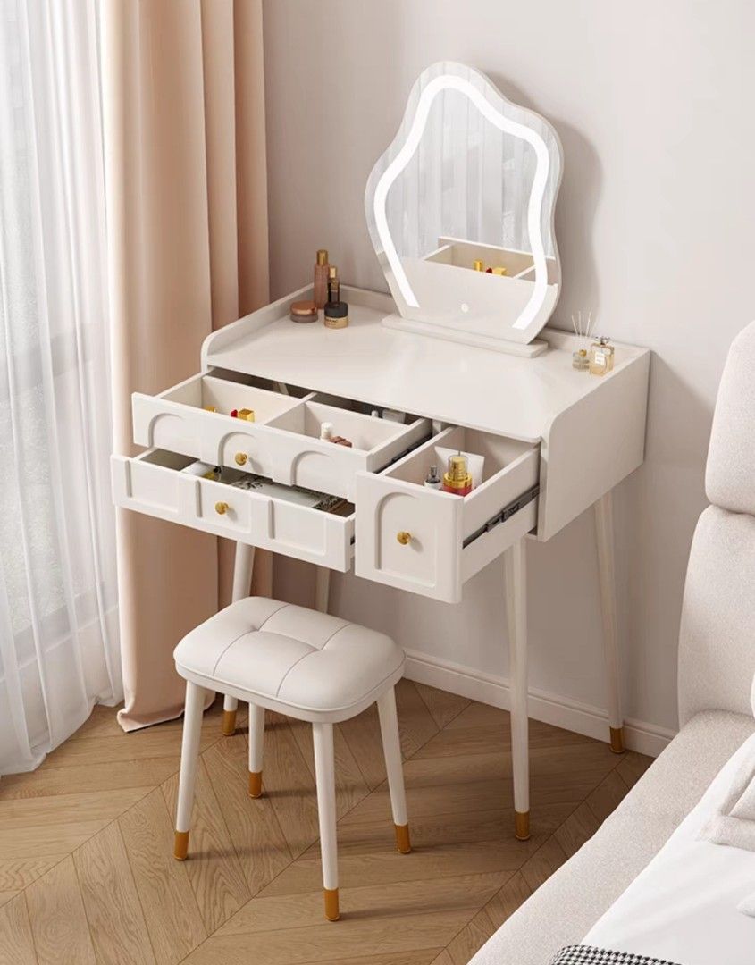 DesTiNy Vanity Dressing Table