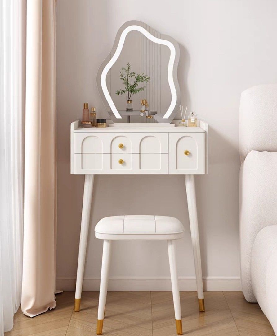 DesTiNy Vanity Dressing Table