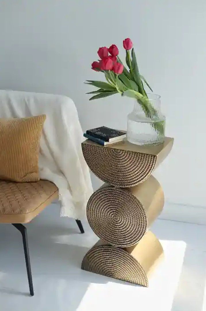 EyaX SideTable