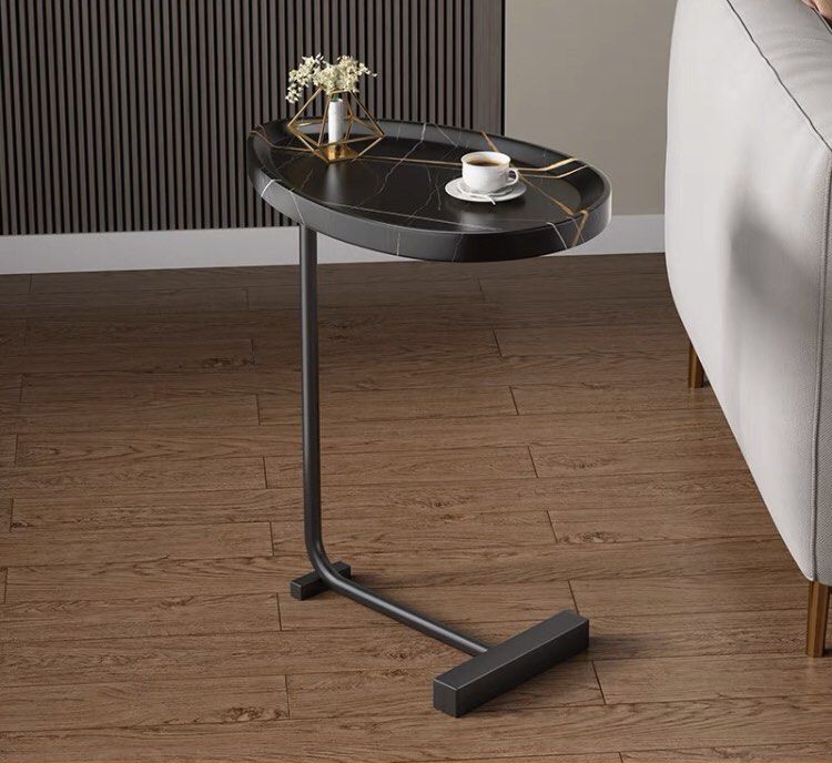 OvaLerY Side Table