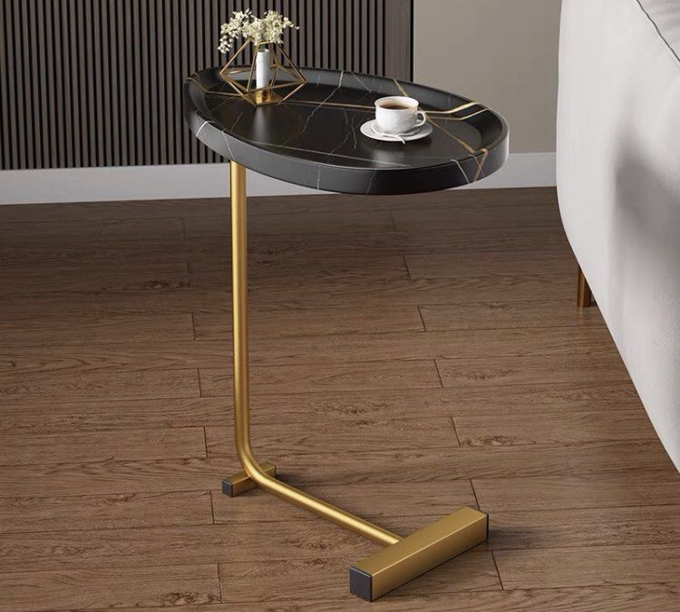 OvaLerY Side Table