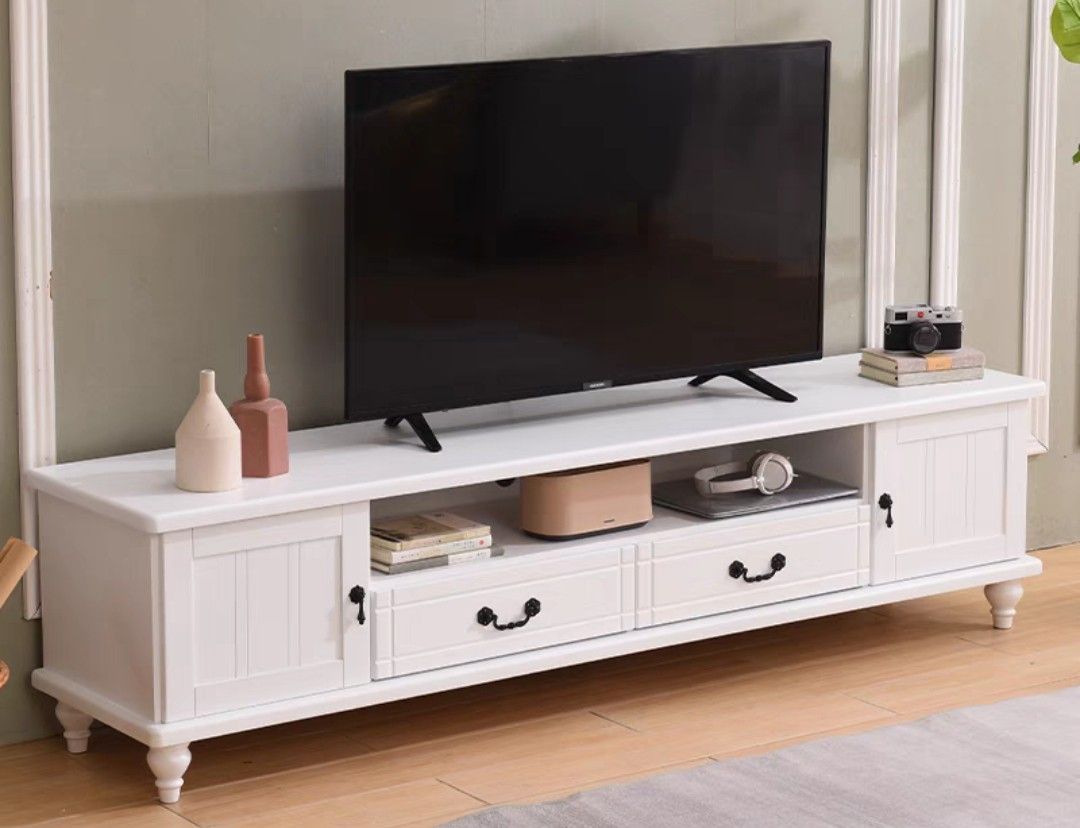 SNoW whiTe TV Console