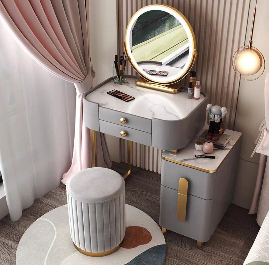 VaNlyn Vanity Dressing Table