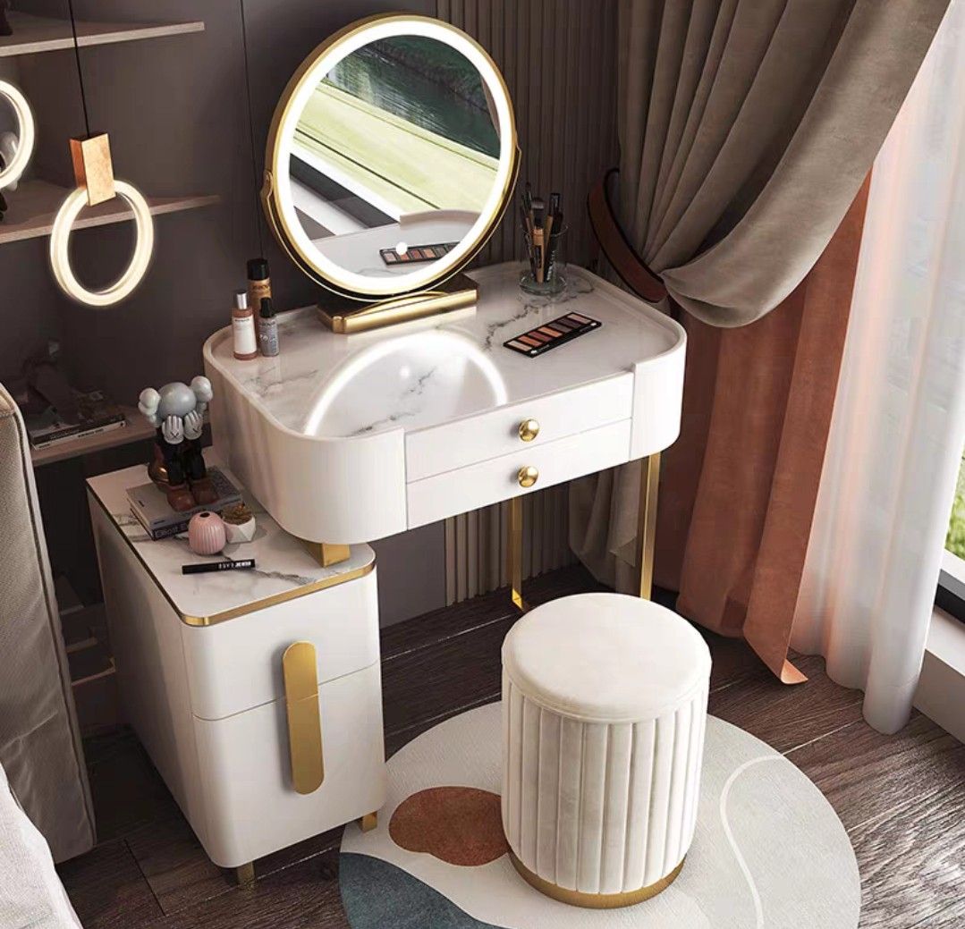 VaNlyn Vanity Dressing Table